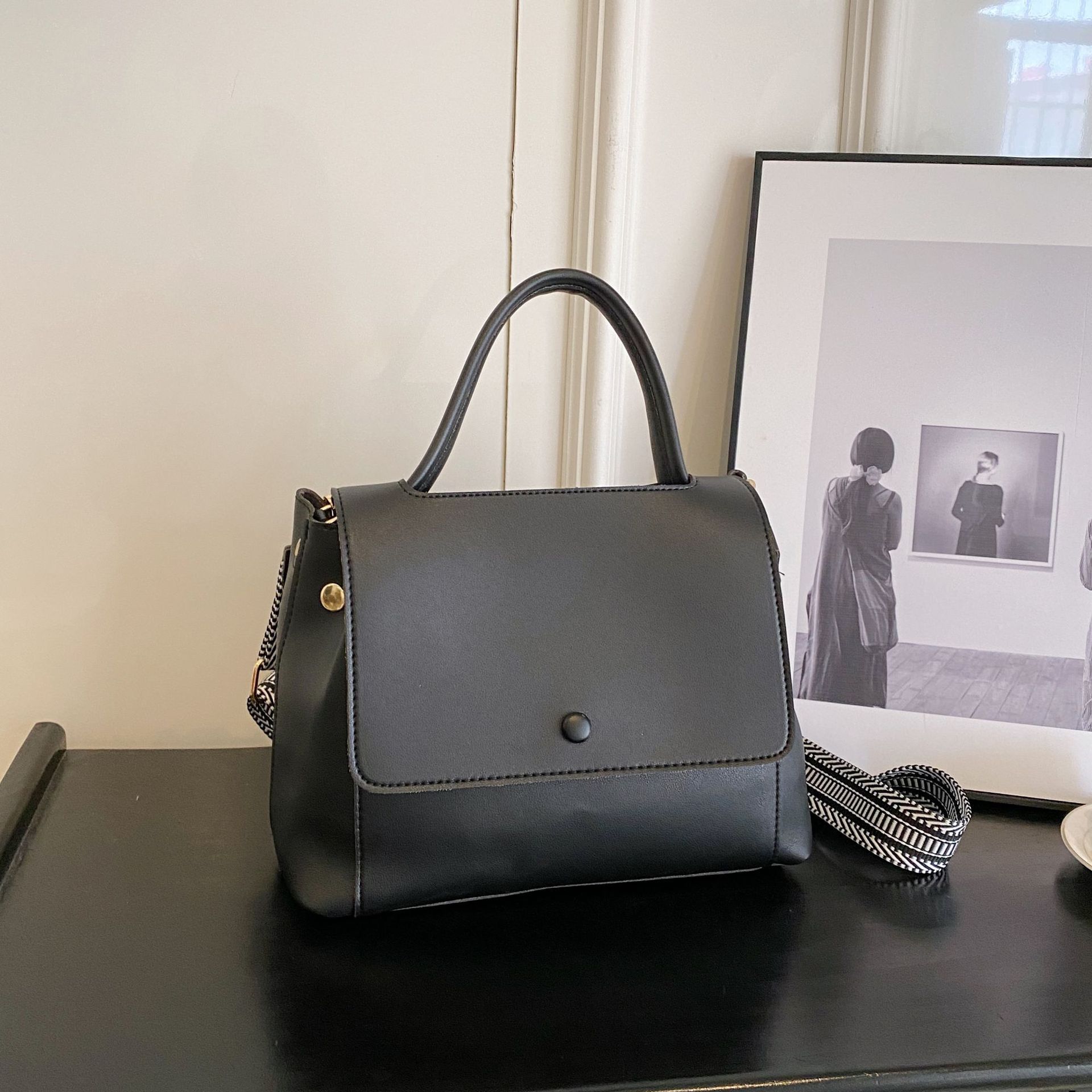 All-match Handbag Large Capacity Shoulder Messenger Bag - Image 4